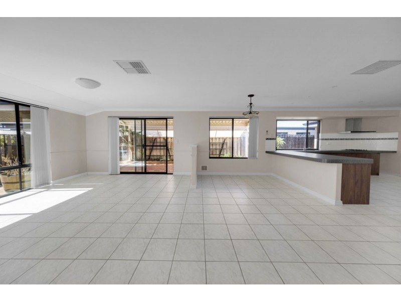 16 Seaforth Drive, Halls Head WA 6210