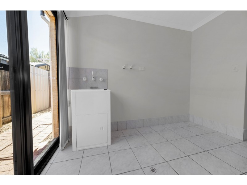 16 Seaforth Drive, Halls Head WA 6210