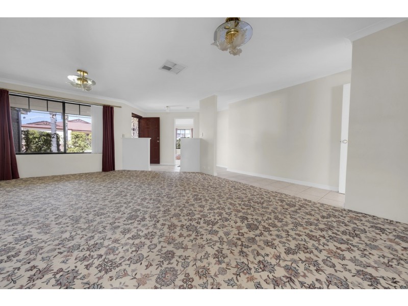 16 Seaforth Drive, Halls Head WA 6210