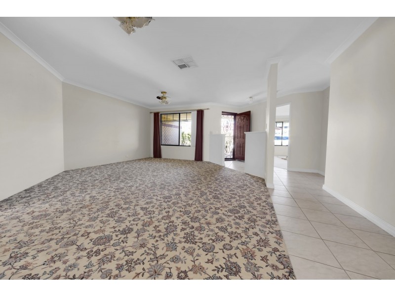 16 Seaforth Drive, Halls Head WA 6210