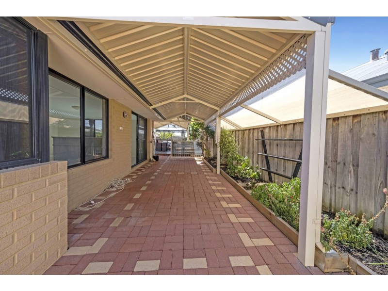 16 Seaforth Drive, Halls Head WA 6210