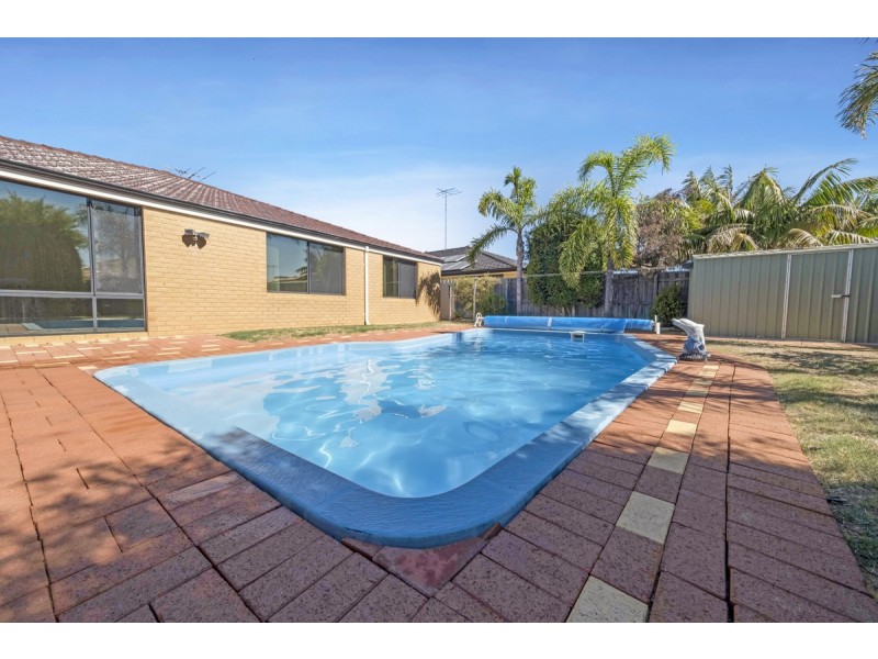 16 Seaforth Drive, Halls Head WA 6210