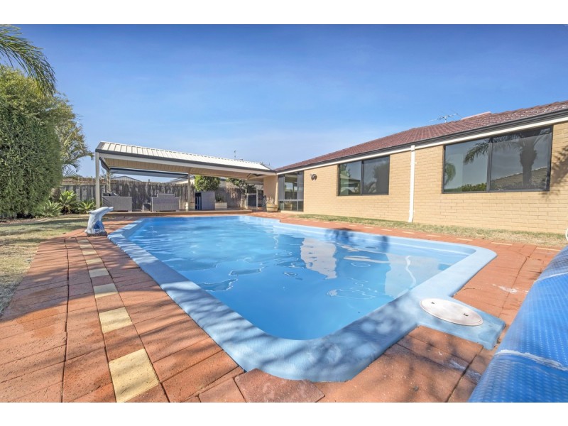 16 Seaforth Drive, Halls Head WA 6210