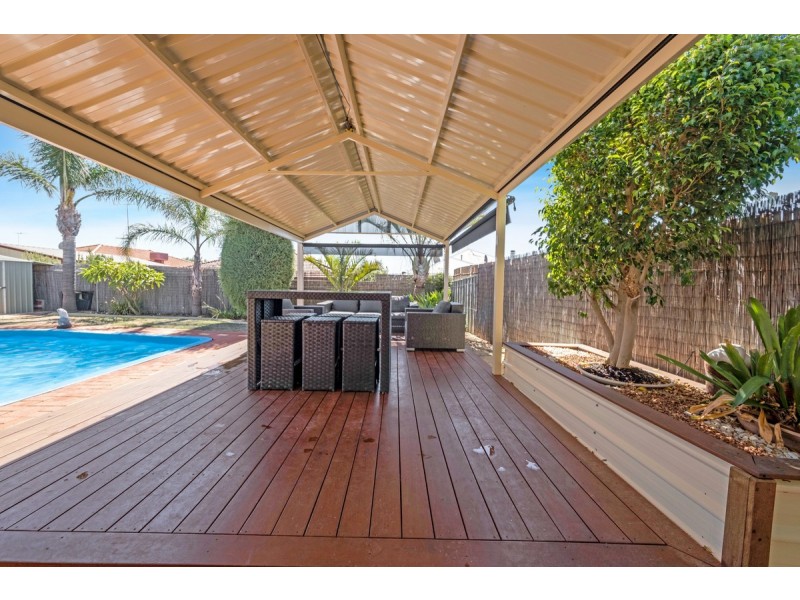 16 Seaforth Drive, Halls Head WA 6210