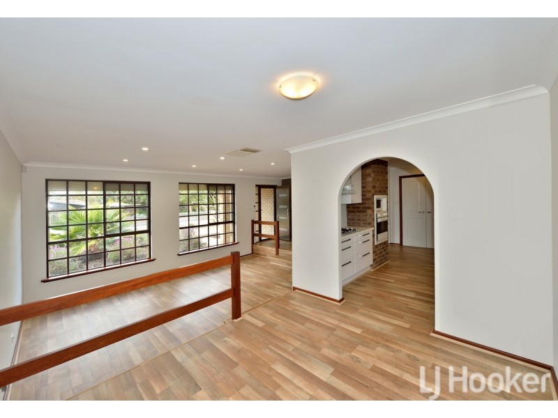 9 Sandalwood Parade, Halls Head WA 6210
