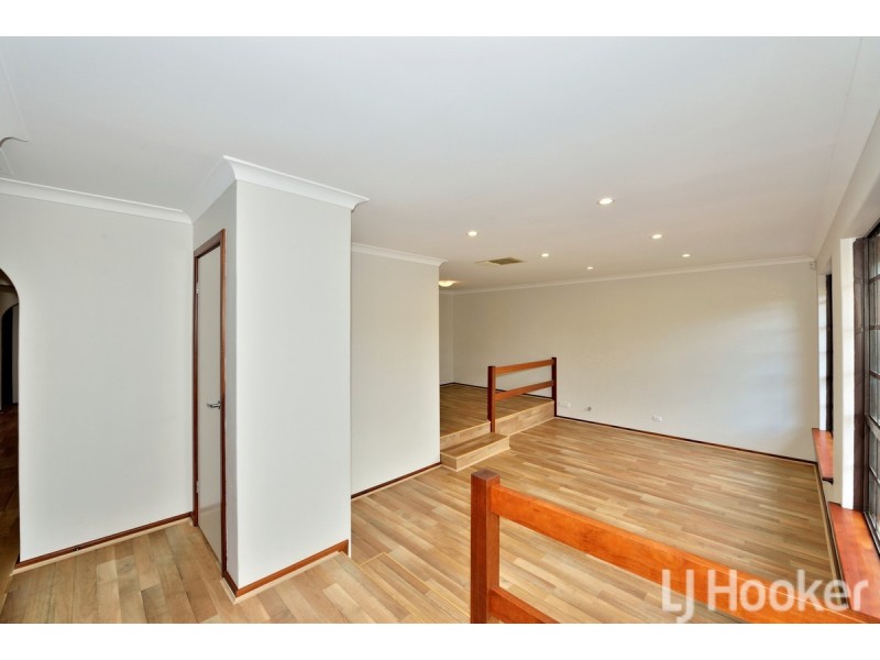 9 Sandalwood Parade, Halls Head WA 6210