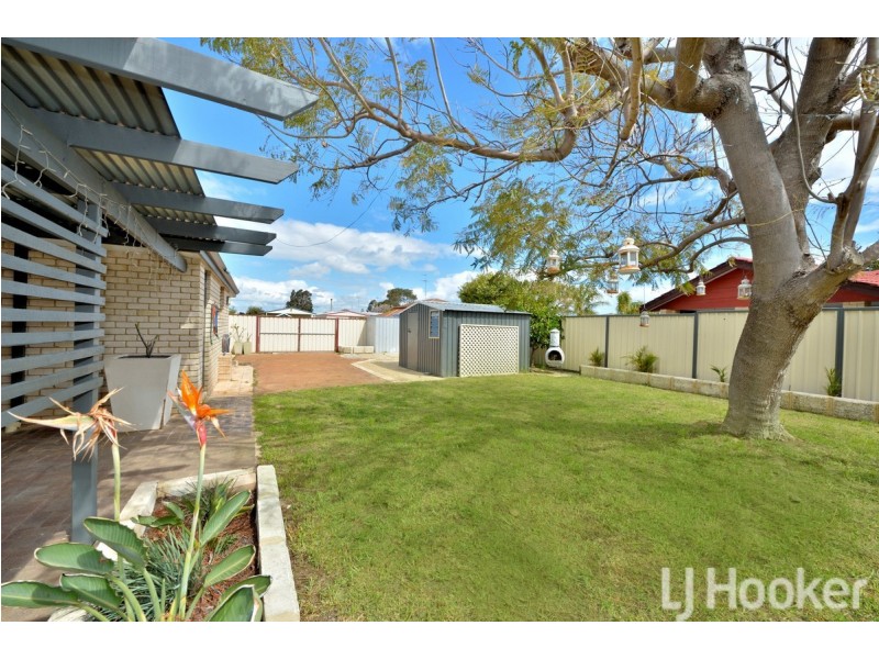9 Sandalwood Parade, Halls Head WA 6210