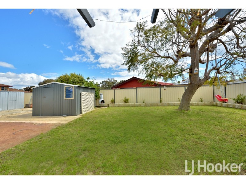 9 Sandalwood Parade, Halls Head WA 6210