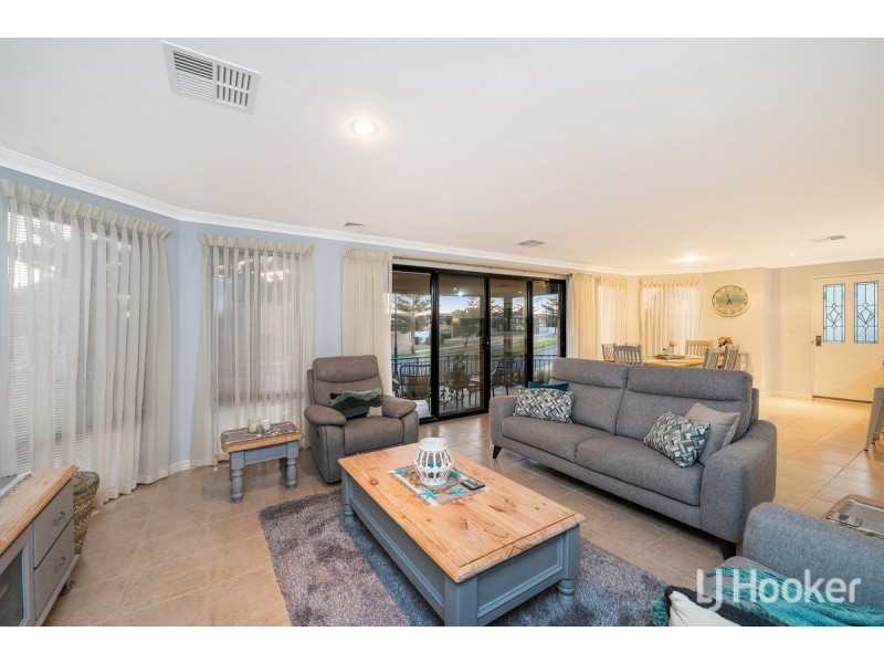 10 Westview Parade, Wannanup WA 6210