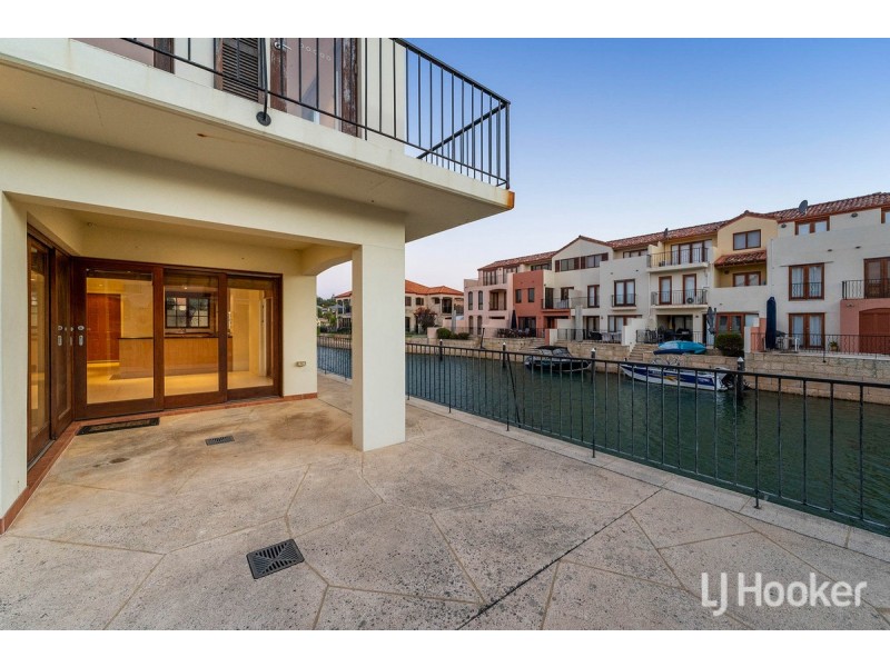 104/18 Port Quays, Wannanup WA 6210