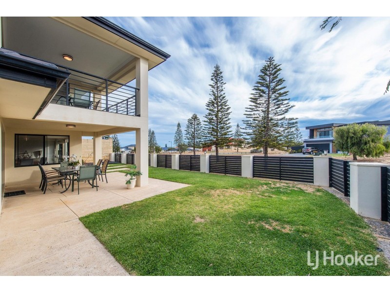 13 Seaview Place, Wannanup WA 6210