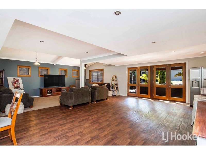 17 Touchstone Drive, Dawesville WA 6211