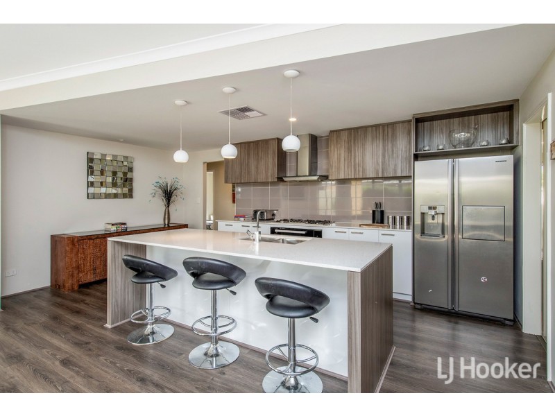 8 Dowerin Circuit, Lakelands WA 6180