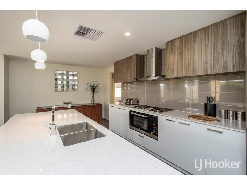 8 Dowerin Circuit, Lakelands WA 6180