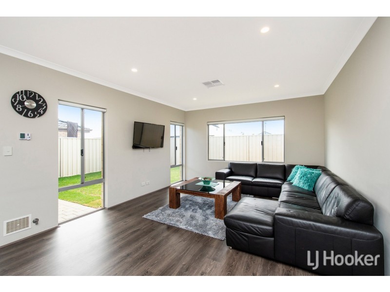 8 Dowerin Circuit, Lakelands WA 6180