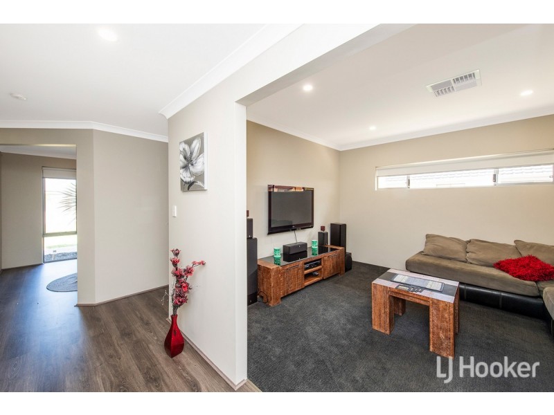 8 Dowerin Circuit, Lakelands WA 6180