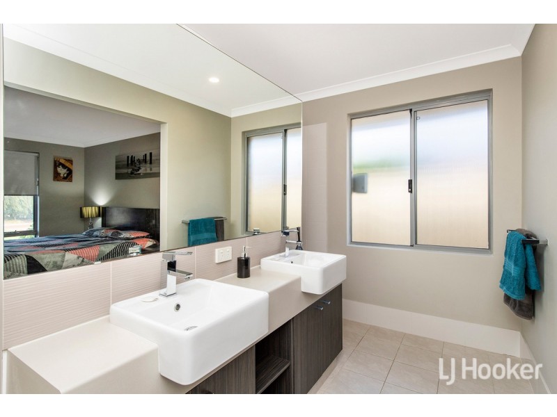 8 Dowerin Circuit, Lakelands WA 6180