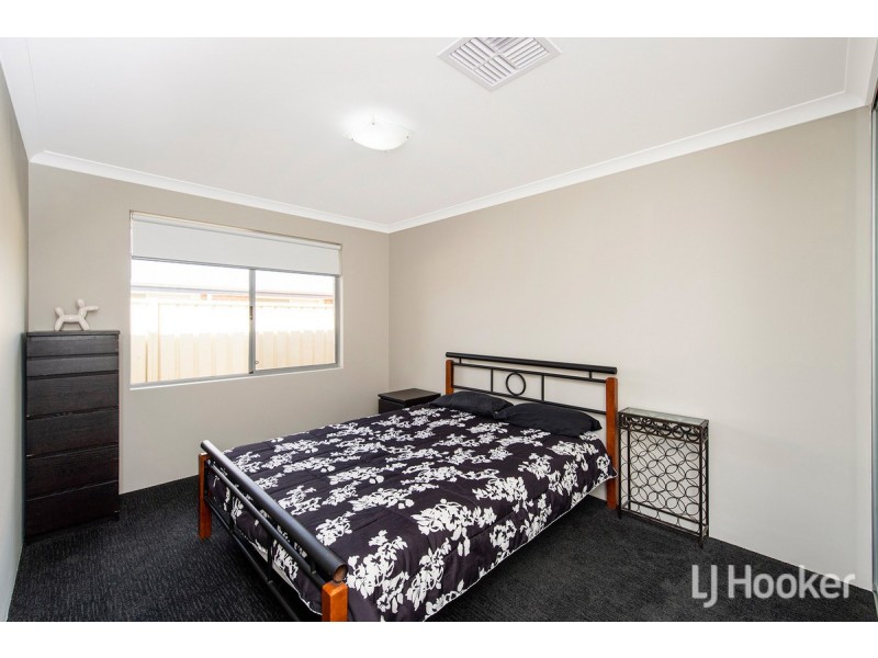8 Dowerin Circuit, Lakelands WA 6180