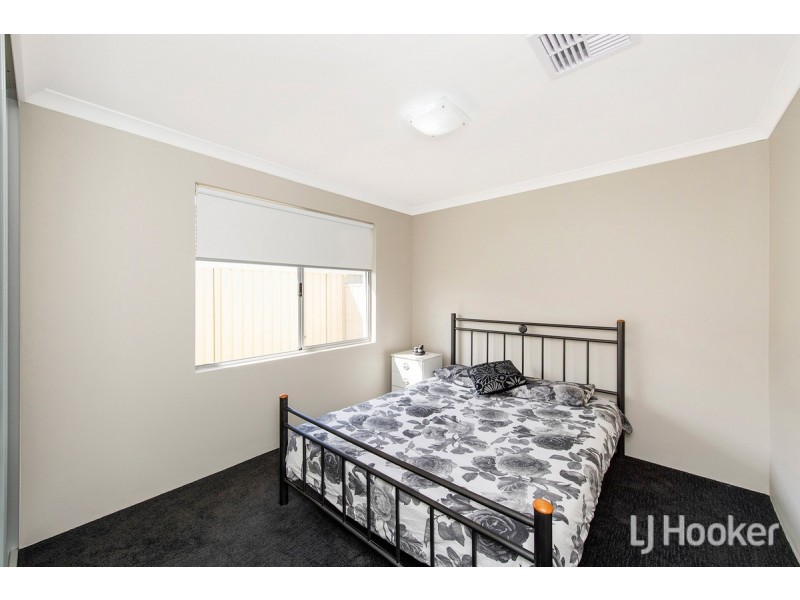 8 Dowerin Circuit, Lakelands WA 6180