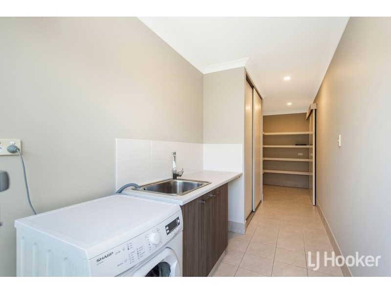 8 Dowerin Circuit, Lakelands WA 6180