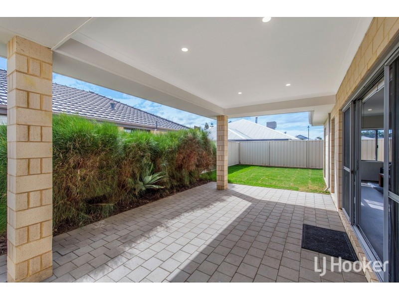 8 Dowerin Circuit, Lakelands WA 6180