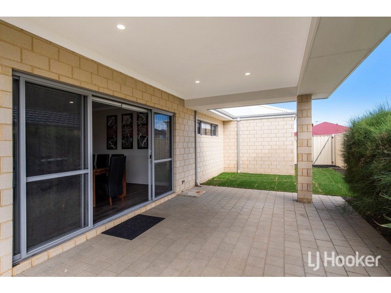 8 Dowerin Circuit, Lakelands WA 6180