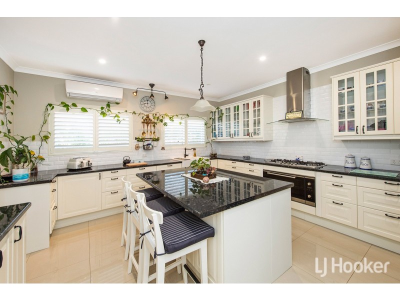 6 Muir Place, Halls Head WA 6210