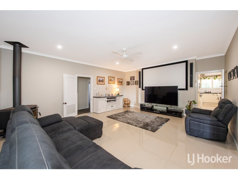 6 Muir Place, Halls Head WA 6210
