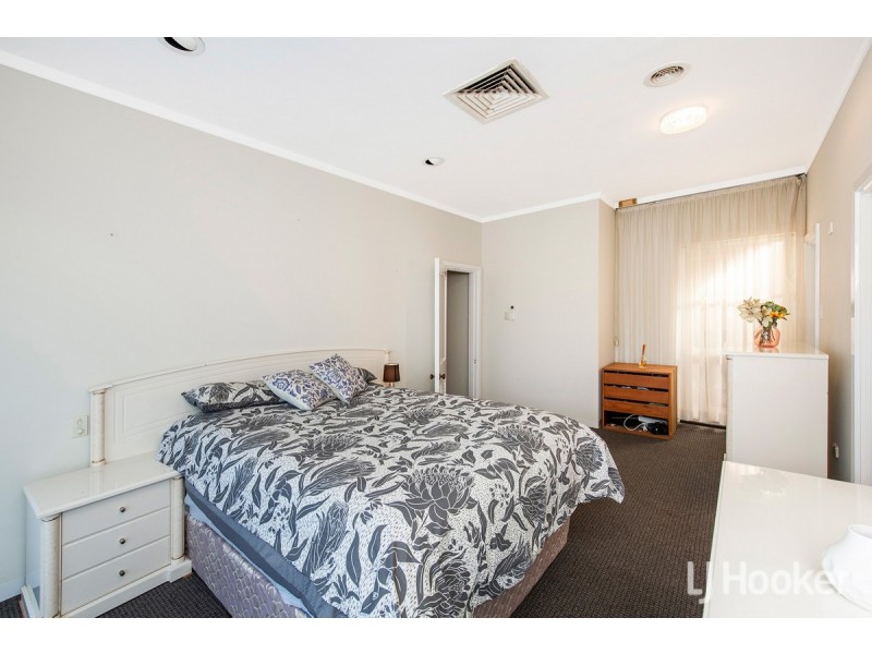 6 Muir Place, Halls Head WA 6210