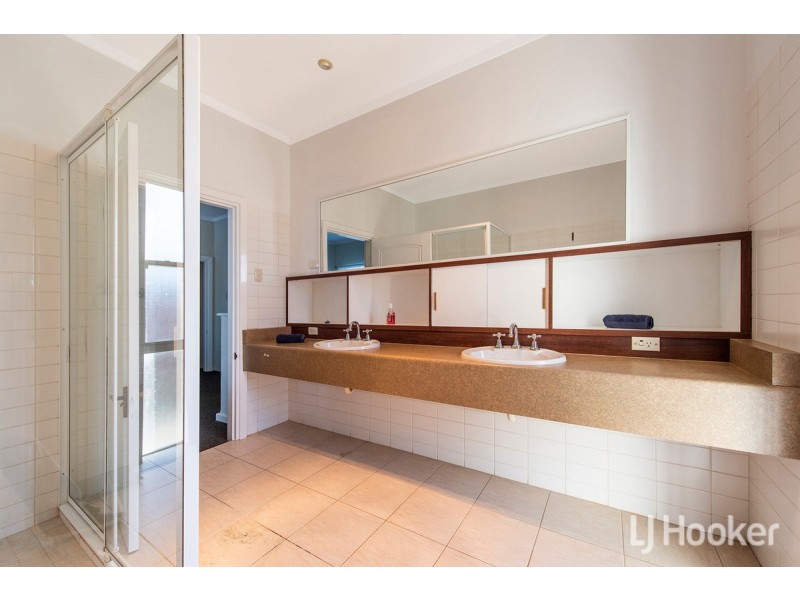 6 Muir Place, Halls Head WA 6210
