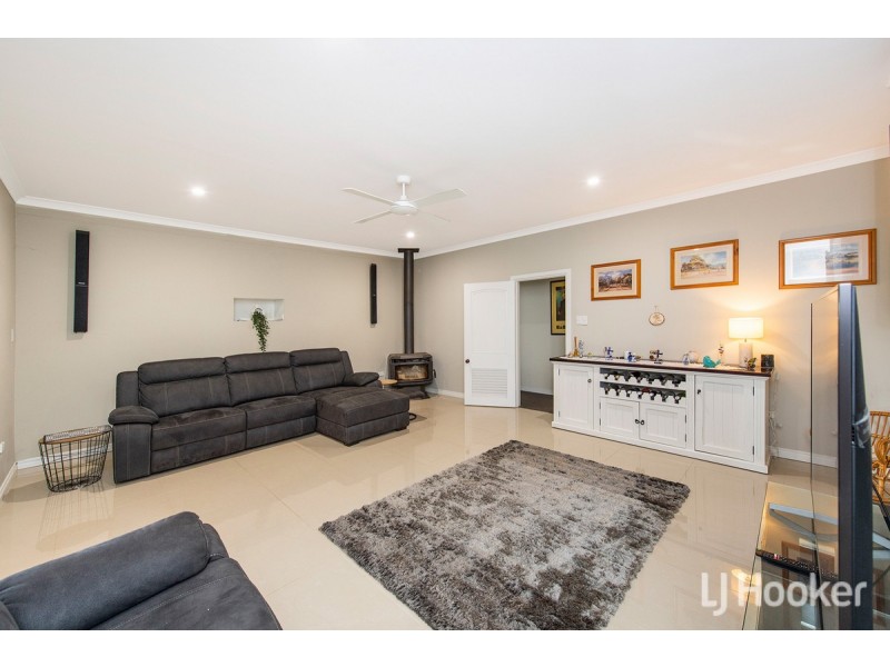 6 Muir Place, Halls Head WA 6210