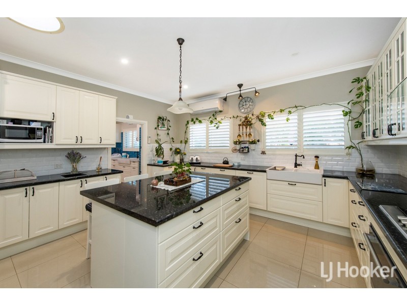 6 Muir Place, Halls Head WA 6210