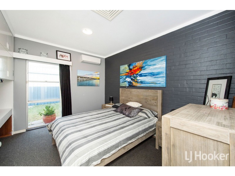 6 Muir Place, Halls Head WA 6210