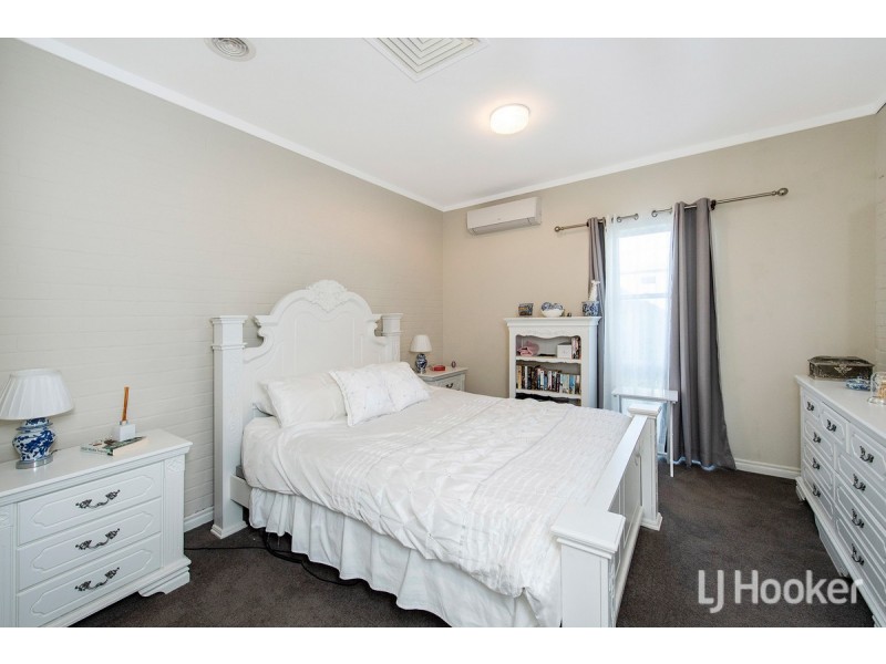 6 Muir Place, Halls Head WA 6210