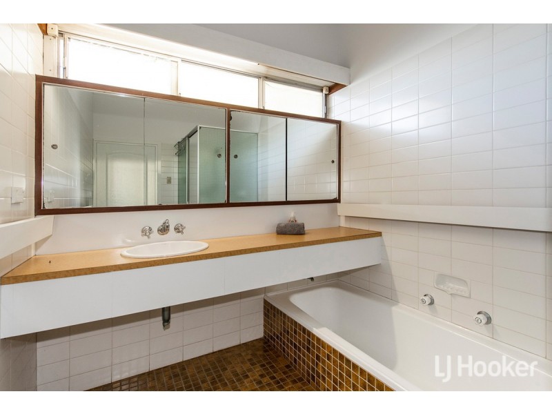 6 Muir Place, Halls Head WA 6210
