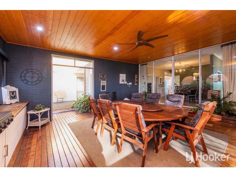 6 Muir Place, Halls Head WA 6210