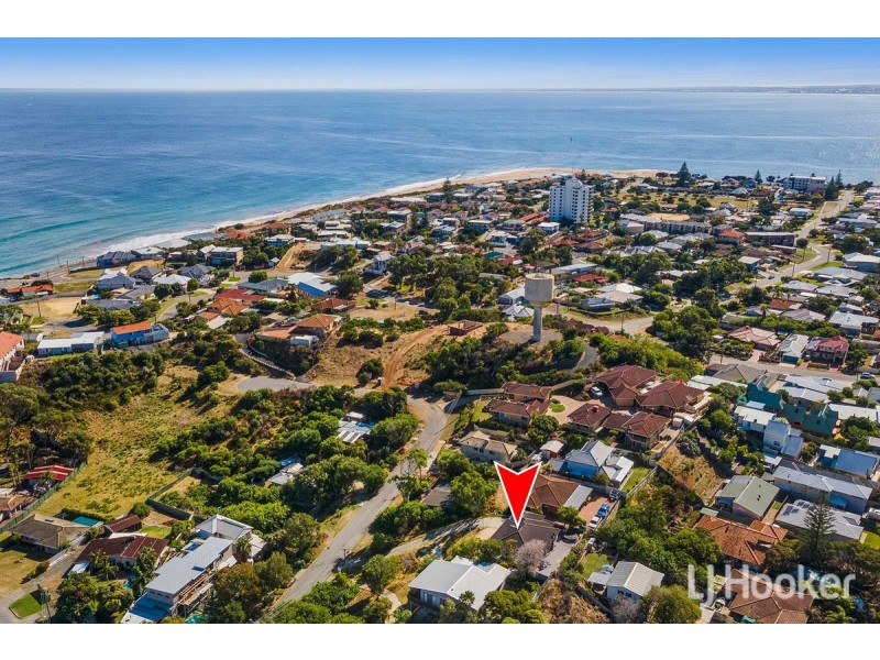 7 Allan Place, Halls Head WA 6210