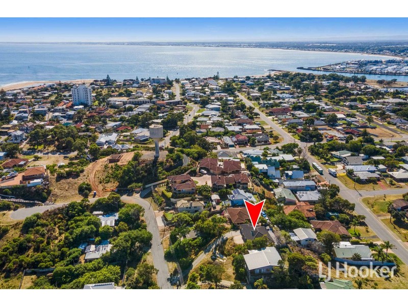 7 Allan Place, Halls Head WA 6210