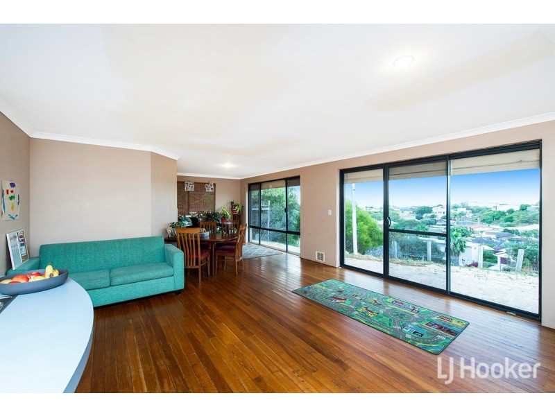 7 Allan Place, Halls Head WA 6210