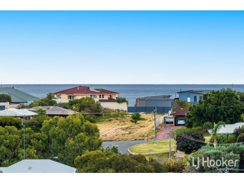 7 Allan Place, Halls Head WA 6210