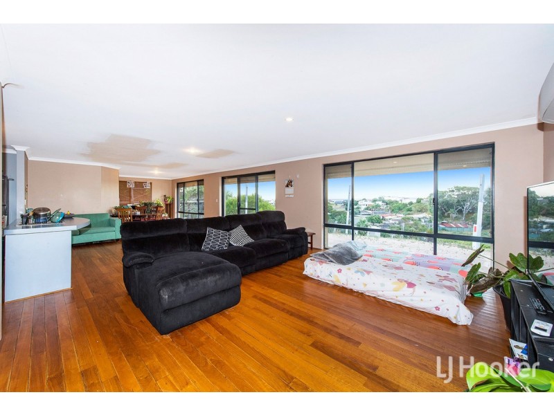 7 Allan Place, Halls Head WA 6210