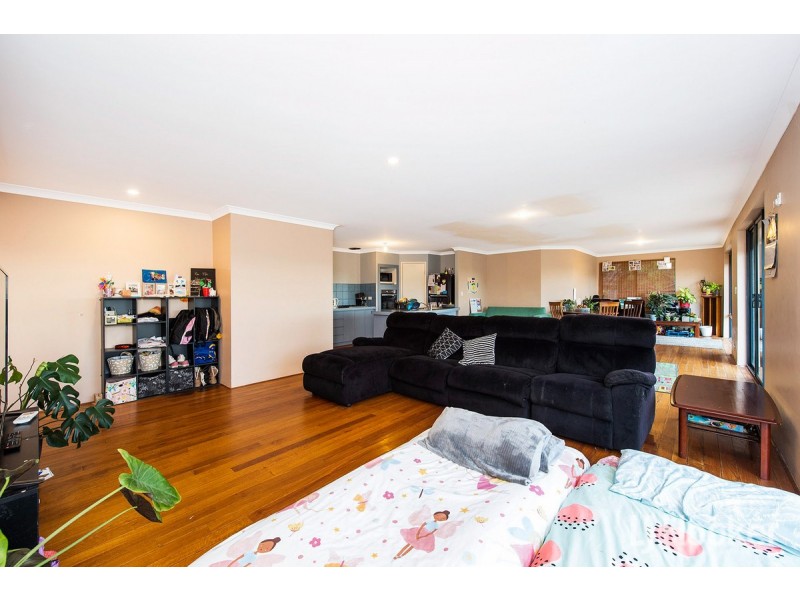 7 Allan Place, Halls Head WA 6210
