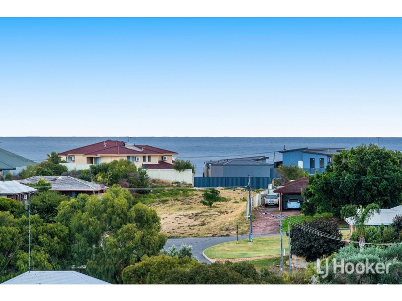 7 Allan Place, Halls Head WA 6210