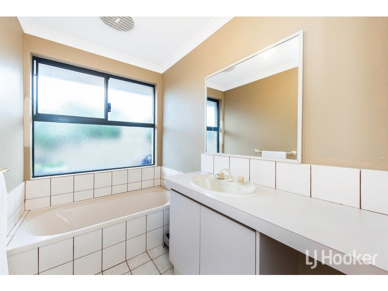 7 Allan Place, Halls Head WA 6210