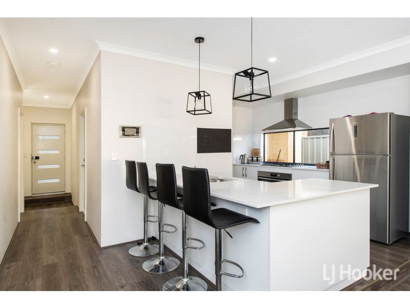 228 Lake Valley Drive, Lakelands WA 6180