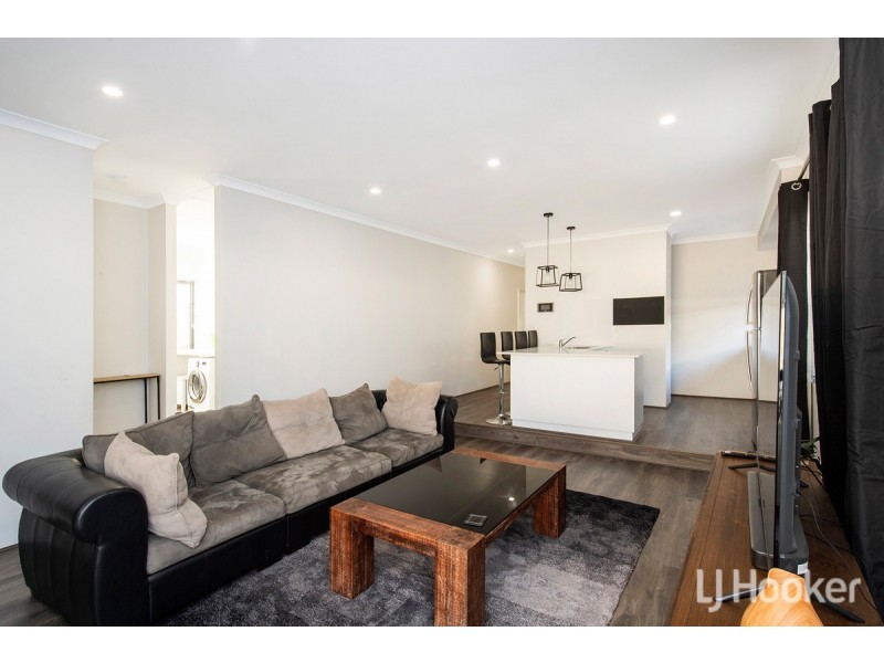 228 Lake Valley Drive, Lakelands WA 6180