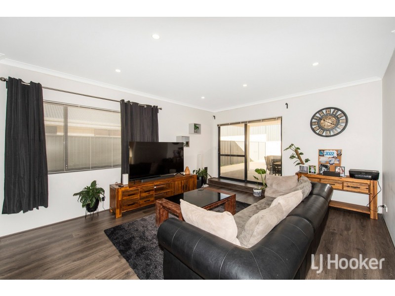 228 Lake Valley Drive, Lakelands WA 6180