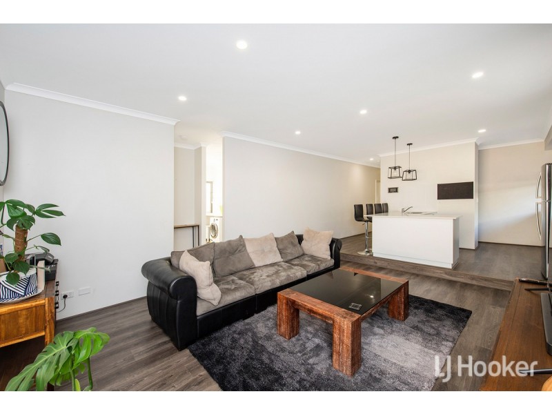 228 Lake Valley Drive, Lakelands WA 6180