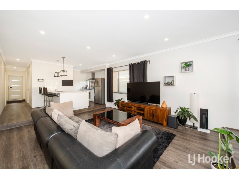 228 Lake Valley Drive, Lakelands WA 6180