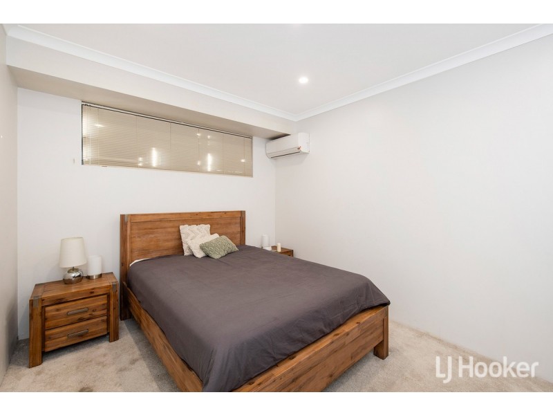 228 Lake Valley Drive, Lakelands WA 6180